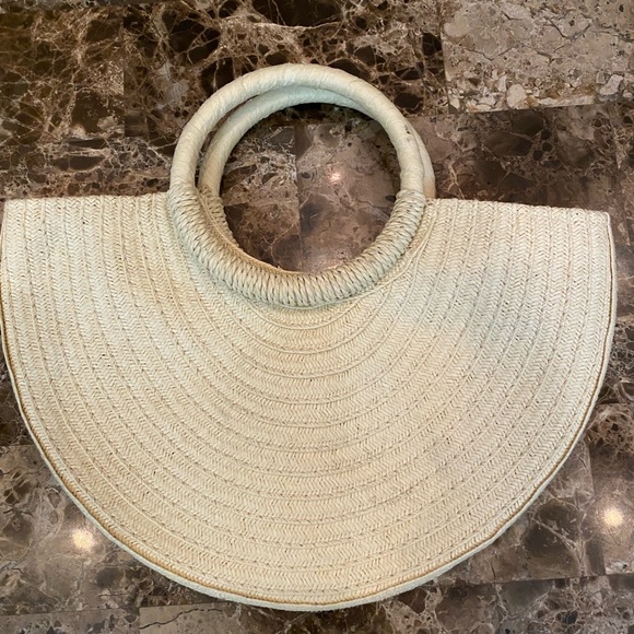 Elegant Cream Woven Handbag - Picture 4 of 5